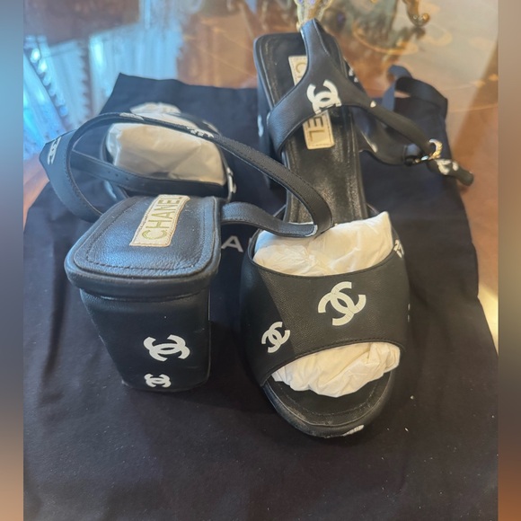 CC printed block heel sandals Sz 41. Fits 9.5 - Picture 7 of 16